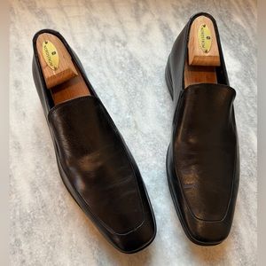 To Boot - Black Slip On Leather - Size 9 - MINT